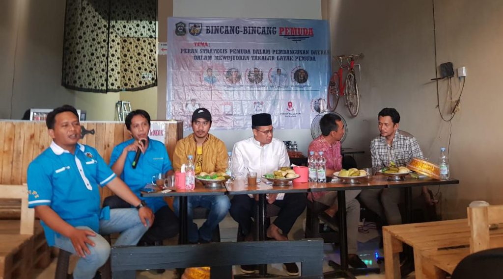 DPD KNPI Takalar saat menggelar Bincang-bincang bersama pemuda Galesong, dihadiri Anggota DPRD Takal