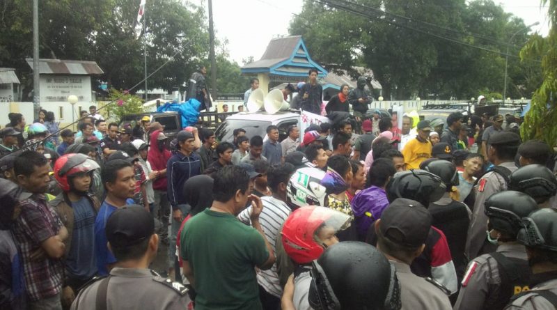 Ratusan Warga Desa Ko’mara Demo Tolak Pembangunan Bendungan Pammukkulu